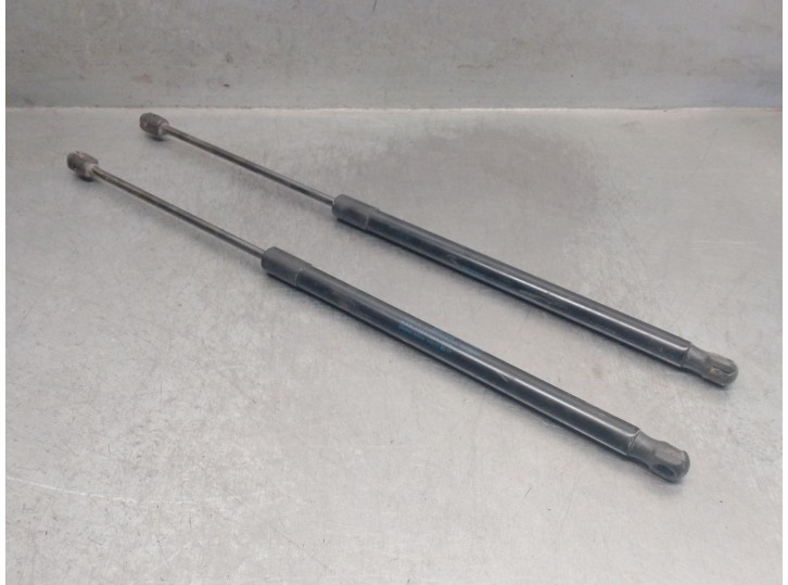 Replacement trunk / tailgate shock absorbers for Volvo V60 I (155) D3 / D4 OEM IAM reference 31395910 31395910 