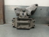 Replacement left engine mount for Audi Q3 (8UB, 8UG) 2.0 TDI OEM IAM reference 8J0199555 8J0199555 5N0199117A