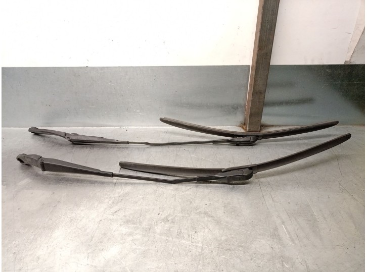 Recambio de brazo limpia delantero derecho para audi a5 (8t3) 3.0 tdi quattro referencia OEM IAM 8T1955408A 