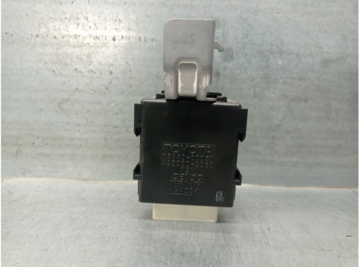 Recambio de modulo electronico para toyota yaris (_p13_) 1.5 (nsp131_) referencia OEM IAM 859400D030  4230002060 DENSO