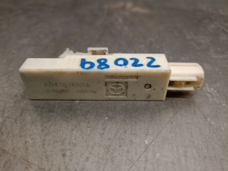 Recambio de antena para mazda cx-30 (dm) skyactiv-x m hybrid referencia OEM IAM KD47676NXA  