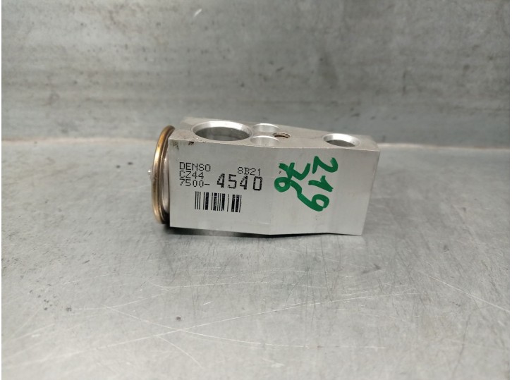 Recambio de valvula expansion para toyota yaris (_p13_) 1.5 (nsp131_) referencia OEM IAM 75004540 DENSO