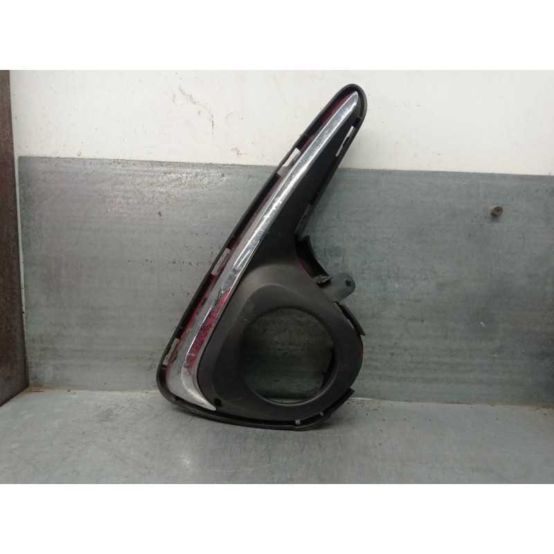 Recambio de molduras delanteras para toyota yaris (_p13_) 1.5 (nsp131_) referencia OEM IAM 814810D340  520300D040