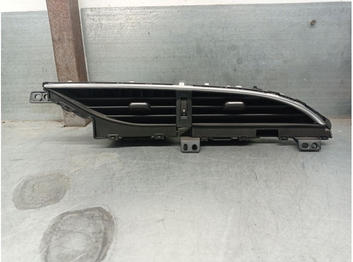 Recambio de aireador para toyota yaris (_p13_) 1.5 (nsp131_) referencia OEM IAM 556700D240 556700D240 