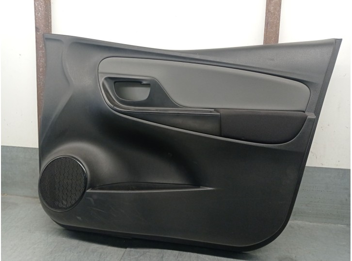 Recambio de guarnecido puerta delantera derecha para toyota yaris (_p13_) 1.5 (nsp131_) referencia OEM IAM 676100DN60C3 676100DN