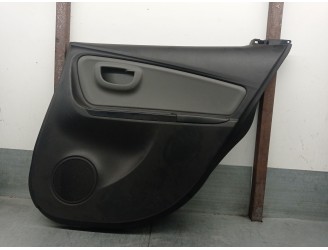 Recambio de guarnecido puerta trasera derecha para toyota yaris (_p13_) 1.5 (nsp131_) referencia OEM IAM 676300DE0026 676300DE00