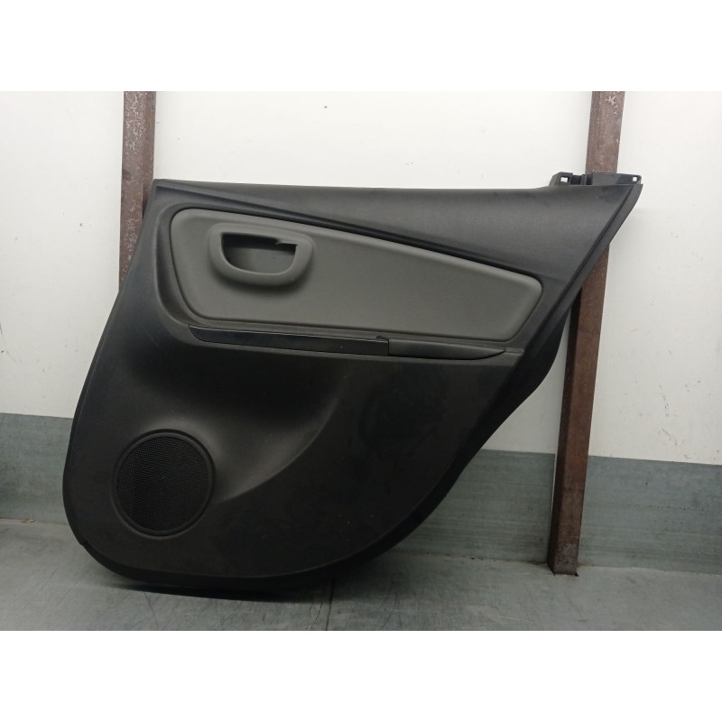 Recambio de guarnecido puerta trasera derecha para toyota yaris (_p13_) 1.5 (nsp131_) referencia OEM IAM 676300DE0026 676300DE00