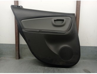 Recambio de guarnecido puerta trasera izquierda para toyota yaris (_p13_) 1.5 (nsp131_) referencia OEM IAM 676400DE0026 676400DE