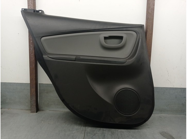 Recambio de guarnecido puerta trasera izquierda para toyota yaris (_p13_) 1.5 (nsp131_) referencia OEM IAM 676400DE0026 676400DE