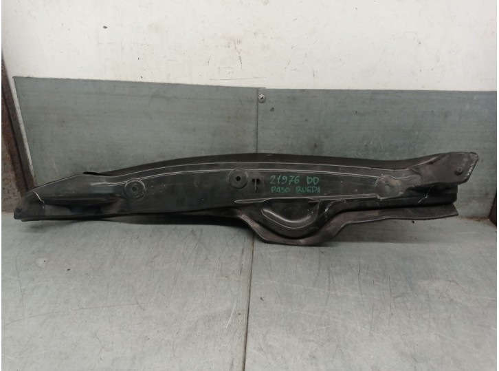 Recambio de molduras delanteras para toyota yaris (_p13_) 1.5 (nsp131_) referencia OEM IAM 538270D270  