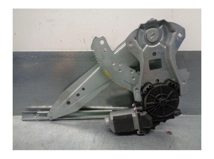 Recambio de elevalunas trasero izquierdo para nissan note (e11e) acenta referencia OEM IAM 827019U00B 2 PINES 5 PUERTAS