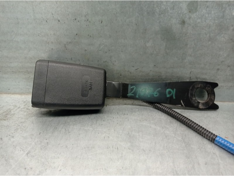 Recambio de enganche cinturon para toyota yaris (_p13_) 1.5 (nsp131_) referencia OEM IAM 732300D330C0 732300D330C0 
