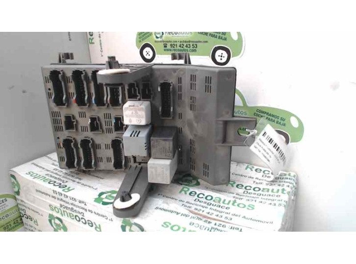 Recambio de caja reles / fusibles para renault laguna (b56) 2.2 diesel referencia OEM IAM 7700821586 8260 