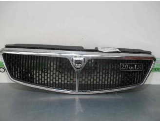 Recambio de rejilla delantera para lancia lancia y 1.1 cat referencia OEM IAM 670700001 8647 670700001