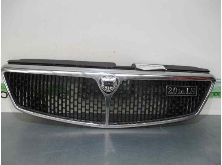 Recambio de rejilla delantera para lancia lancia y 1.1 cat referencia OEM IAM 670700001 8647 670700001