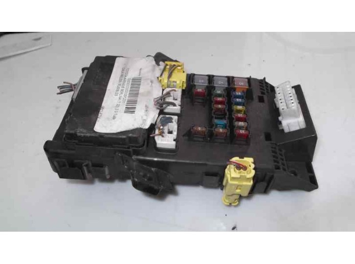 Recambio de caja reles / fusibles para toyota avensis berlina (t 22) 2.0 turbodiesel cat referencia OEM IAM 8254105011 825410501