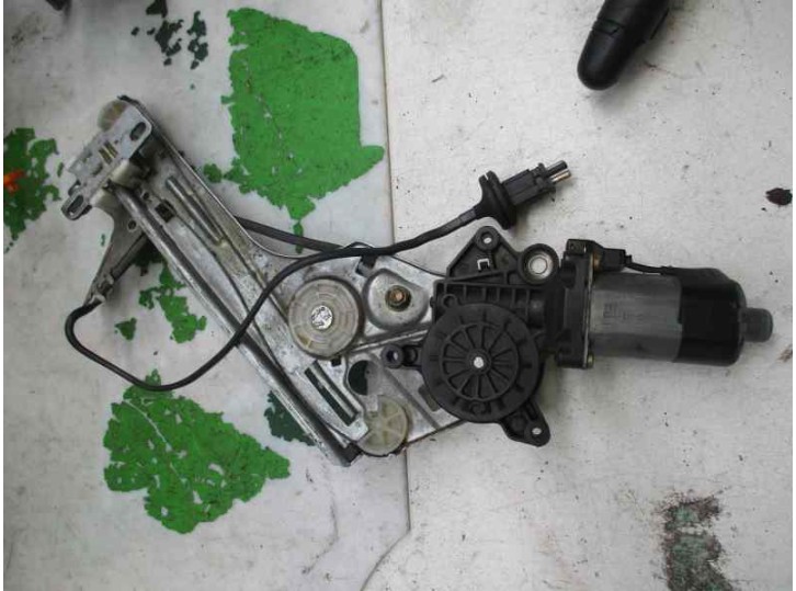 Replacement front right window regulator for Mercedes-Benz SLK Class (W170) Roadster 2.3 Compressor cat OEM IAM reference 19048
