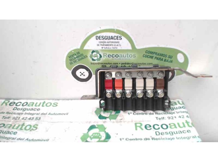 Recambio de tapa fusibles para renault fluence expression referencia OEM IAM 15044236230110104705 