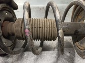 Recambio de amortiguador delantero izquierdo para toyota yaris (ncp1/nlp1/scp1) 1.4 d-4d expo referencia OEM IAM 4851052401 4851