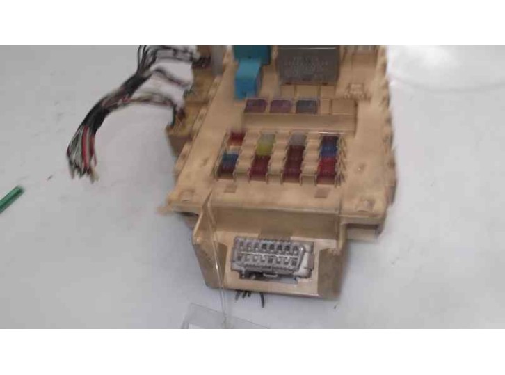 Recambio de caja reles / fusibles para toyota yaris (ncp1/nlp1/scp1) 1.4 d-4d expo referencia OEM IAM 253231 9098702021 DENSO