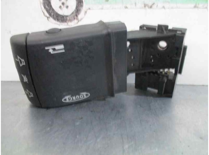 Recambio de mando volante para renault megane ii berlina 5p 1.5 dci diesel referencia OEM IAM 8200103769 