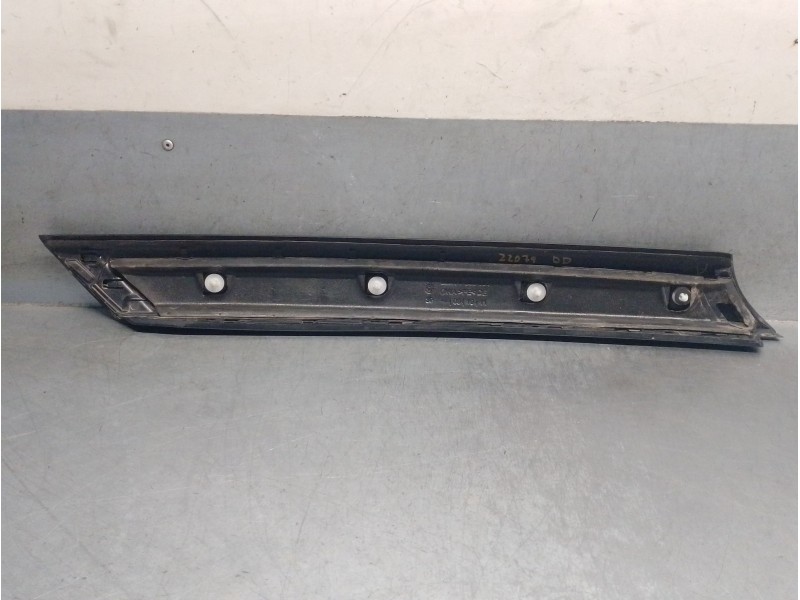 Recambio de molduras delanteras para mini mini countryman (f60) cooper referencia OEM IAM 7390104 51137390104 