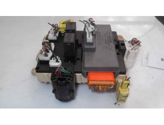 Recambio de caja reles / fusibles para toyota corolla (e11) 1.6 linea sol (5-ptas.) referencia OEM IAM 8264112150 2410000100 FUJ