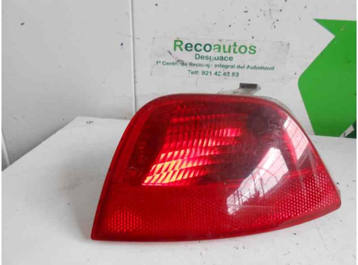 Recambio de piloto trasero izquierdo paragolpes para ford focus berlina (cak) ambiente referencia OEM IAM 1386532 DE PARAGOLPES 