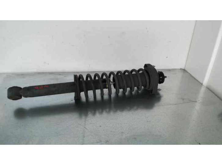 Recambio de amortiguador trasero derecho para mitsubishi carisma berina 5 (da0) 1800 gdi lx referencia OEM IAM MR910775 62660B10