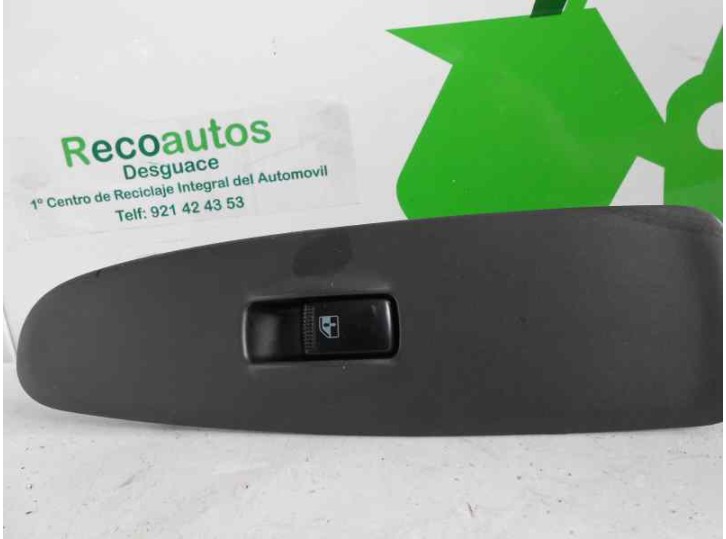 Recambio de mando elevalunas delantero derecho para hyundai elantra (xd) 2.0 cat referencia OEM IAM 9357820000 