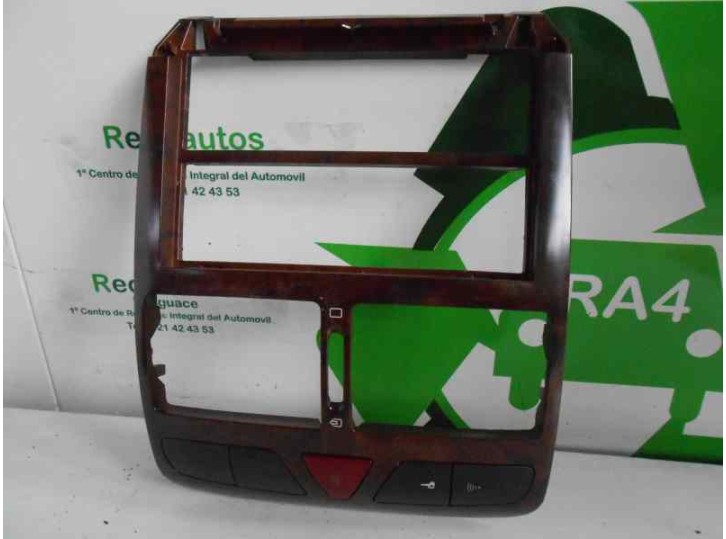 Recambio de consola para peugeot 307 (s1) xt referencia OEM IAM 821179 821179 