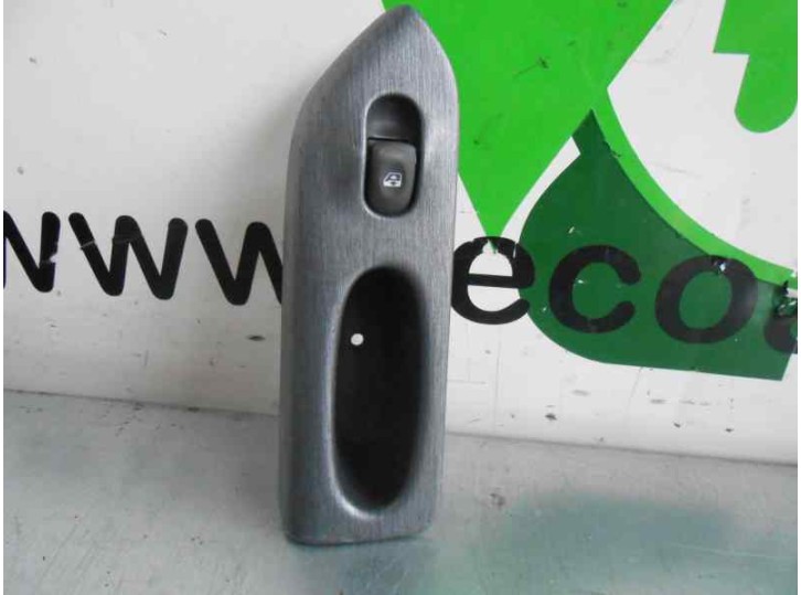 Recambio de mando elevalunas trasero izquierdo para renault laguna (b56) 2.2 turbodiesel referencia OEM IAM 7701707067 