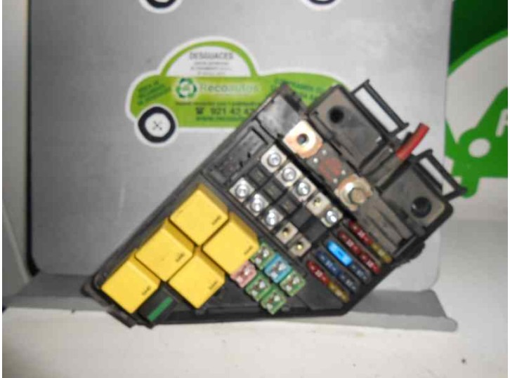 Recambio de caja reles / fusibles para mg serie 25 (rf) classic (3-ptas.) referencia OEM IAM YQE103720 1146440382801 