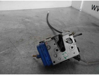 Recambio de cerradura puerta trasera izquierda para audi a4 berlina (b5) 2.5 tdi referencia OEM IAM  BOMBA VACIO 4 PUERTAS