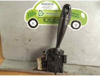 Recambio de mando luces para toyota yaris (ncp1/nlp1/scp1) 1.3 16v cat referencia OEM IAM 173648  