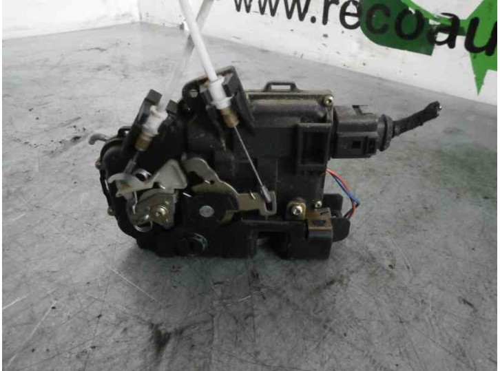 Recambio de cerradura puerta trasera izquierda para audi a6 berlina (4b2) 2.8 v6 30v referencia OEM IAM 4 PUERTAS