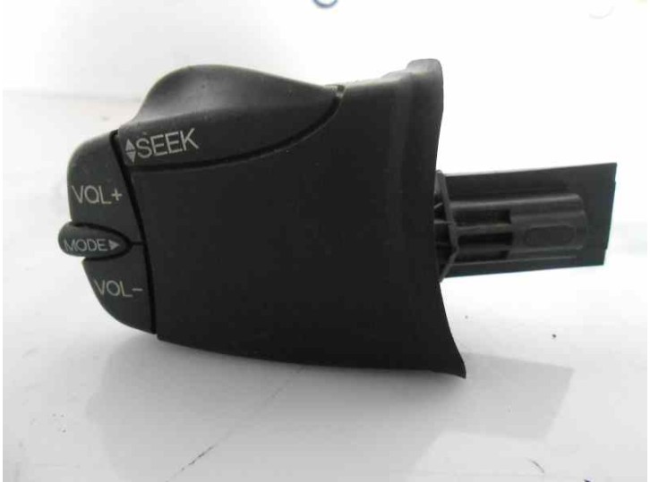 Recambio de mando radio volante para renault clio ii fase ii (b/cb0) 1.5 dci diesel referencia OEM IAM 8200058695 