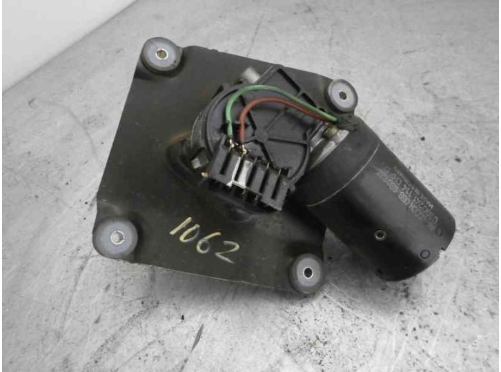 Replacement front wiper motor for Volvo S40 berlina 2.0 turbo cat OEM IAM reference 0390241114 BOSCH
