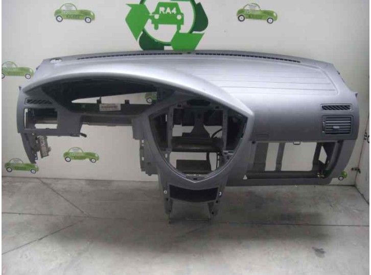 Recambio de salpicadero para kia carens 2.0 crdi referencia OEM IAM 