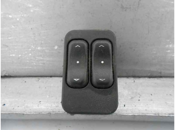 Recambio de mando elevalunas delantero izquierdo para opel corsa c essentia referencia OEM IAM 13363202 DELPHI
