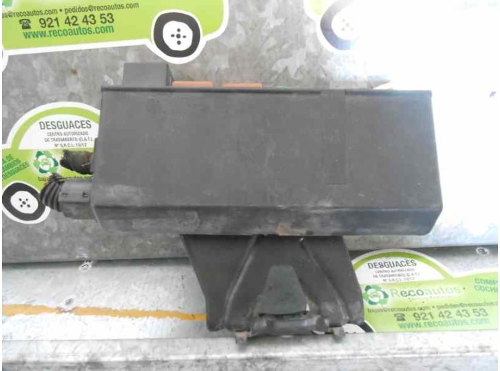 Recambio de caja reles / fusibles para opel vectra b berlina básico (1999) referencia OEM IAM 90504296 90504296 GM