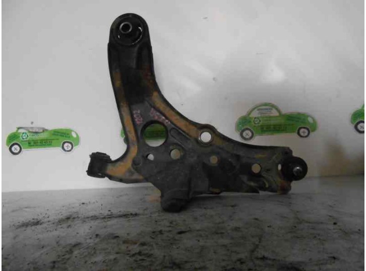 Recambio de brazo suspension inferior delantero izquierdo para volkswagen polo berlina (6n2) 1.4 16v referencia OEM IAM 