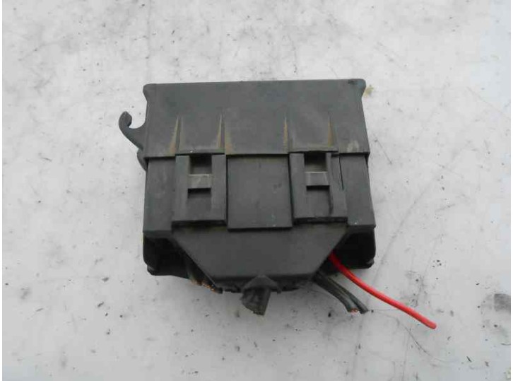 Recambio de caja reles / fusibles para opel vectra b berlina 1.6 16v referencia OEM IAM 90506262 GM