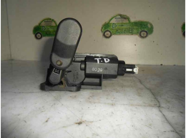 Recambio de motor elevalunas trasero izquierdo para kia carnival 2.9 crdi cat referencia OEM IAM 