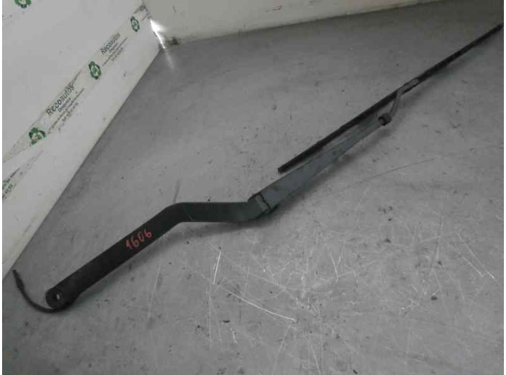 Recambio de brazo limpia delantero derecho para opel sintra 3.0 v6 cat referencia OEM IAM 