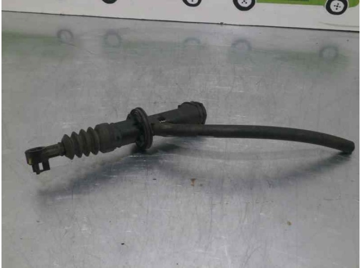 Recambio de bomba embrague para renault clio iii expression referencia OEM IAM 8200436139G  