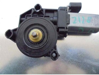 Replacement front left window regulator motor for Fiat Stilo (192) OEM IAM reference D251550002601 