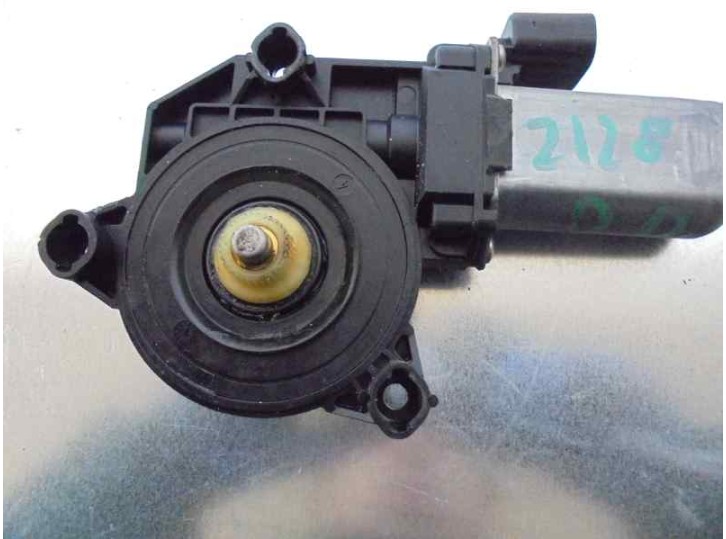 Replacement front left window regulator motor for Fiat Stilo (192) OEM IAM reference D251550002601 