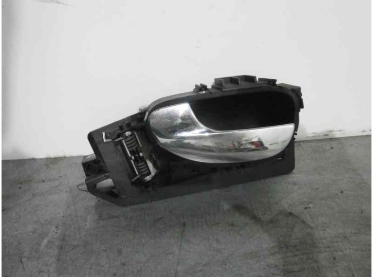 Replacement front left interior door handle for Peugeot 307 (S1) XR Clim OEM IAM reference 9643604577 CAJA 5 