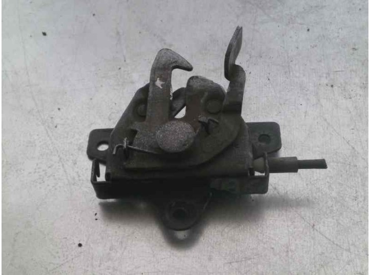Replacement hood latch for Hyundai H 1 2.5 CRDi CAT OEM IAM reference 811304A010 3 DOORS